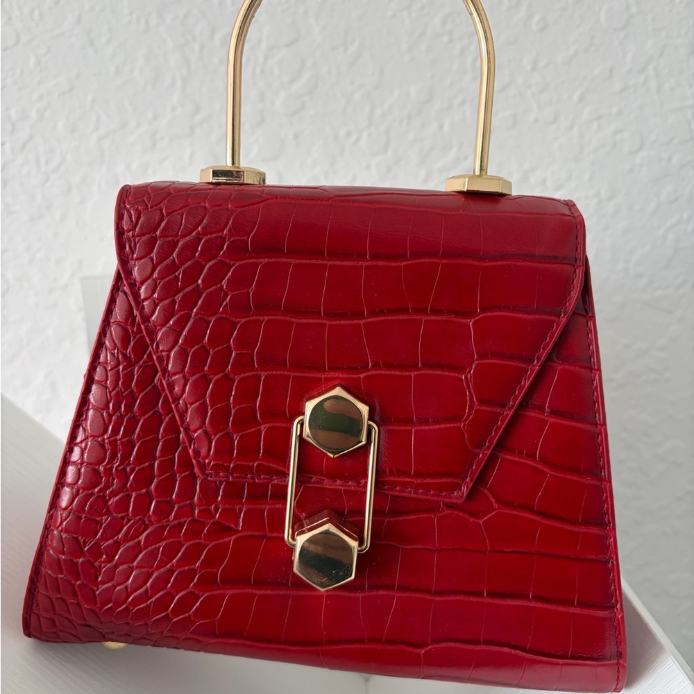 Elegant Red Crocodile Pattern Handbag